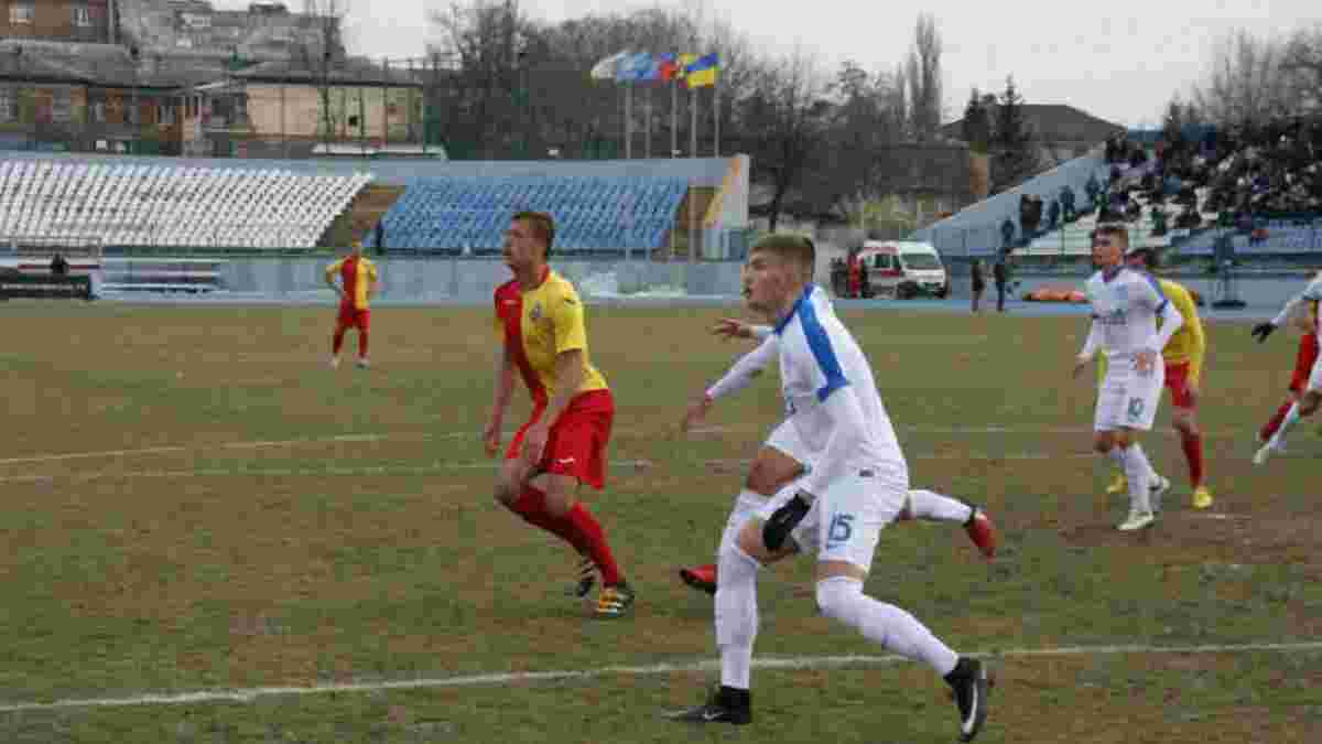 "Зирка" покрасила газон перед матчем против "Днепра"