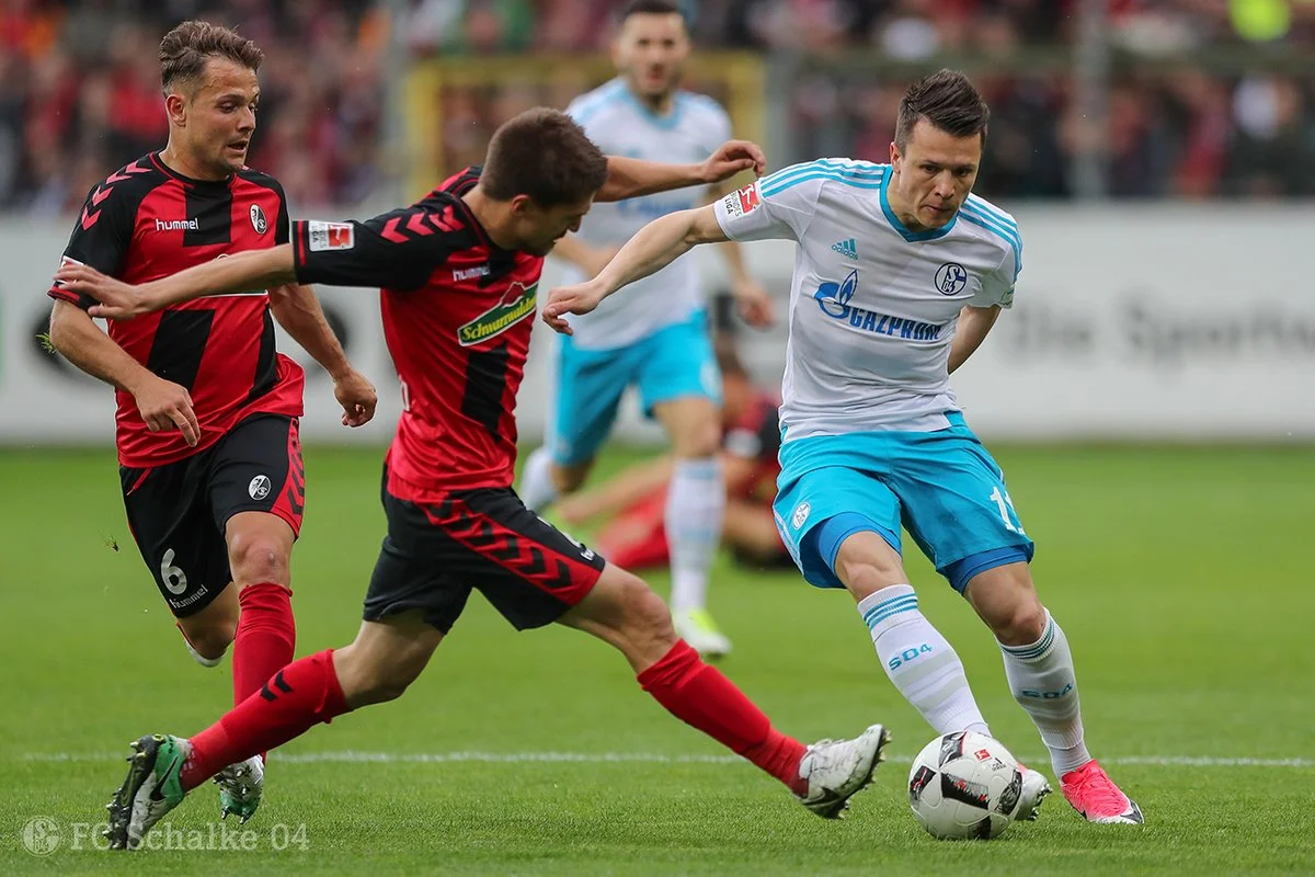 Коноплянка в матче / Фото ФК "Шальке"