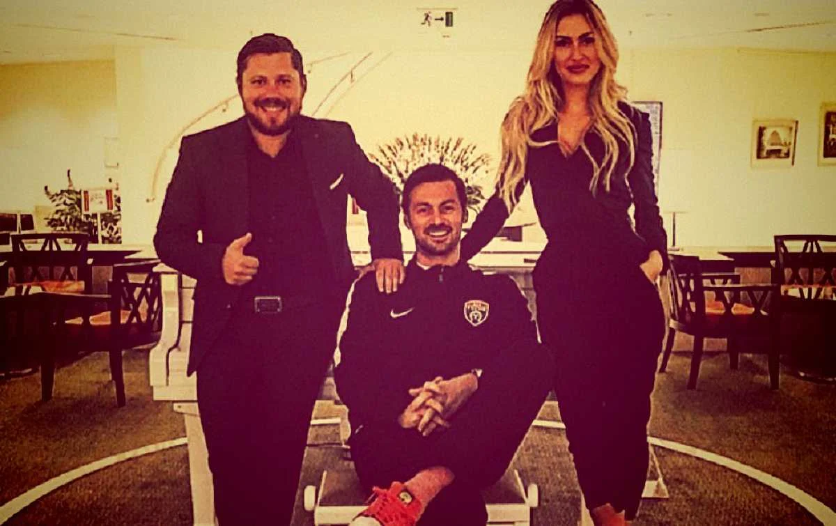 Артем Мілевський і його янголи-охоронці / Instagram