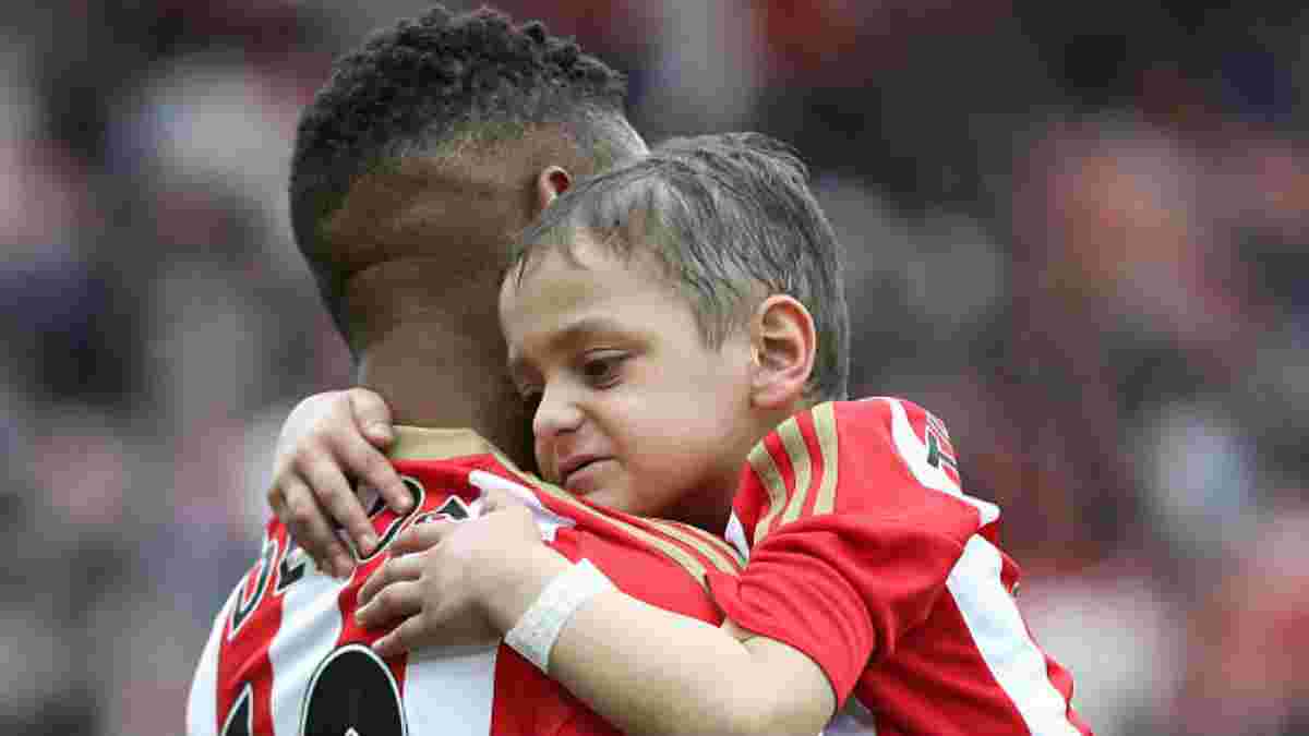 Фани просять, щоб хворий на рак 6-річний Бредлі Лоурі вручив Челсі чемпіонський кубок