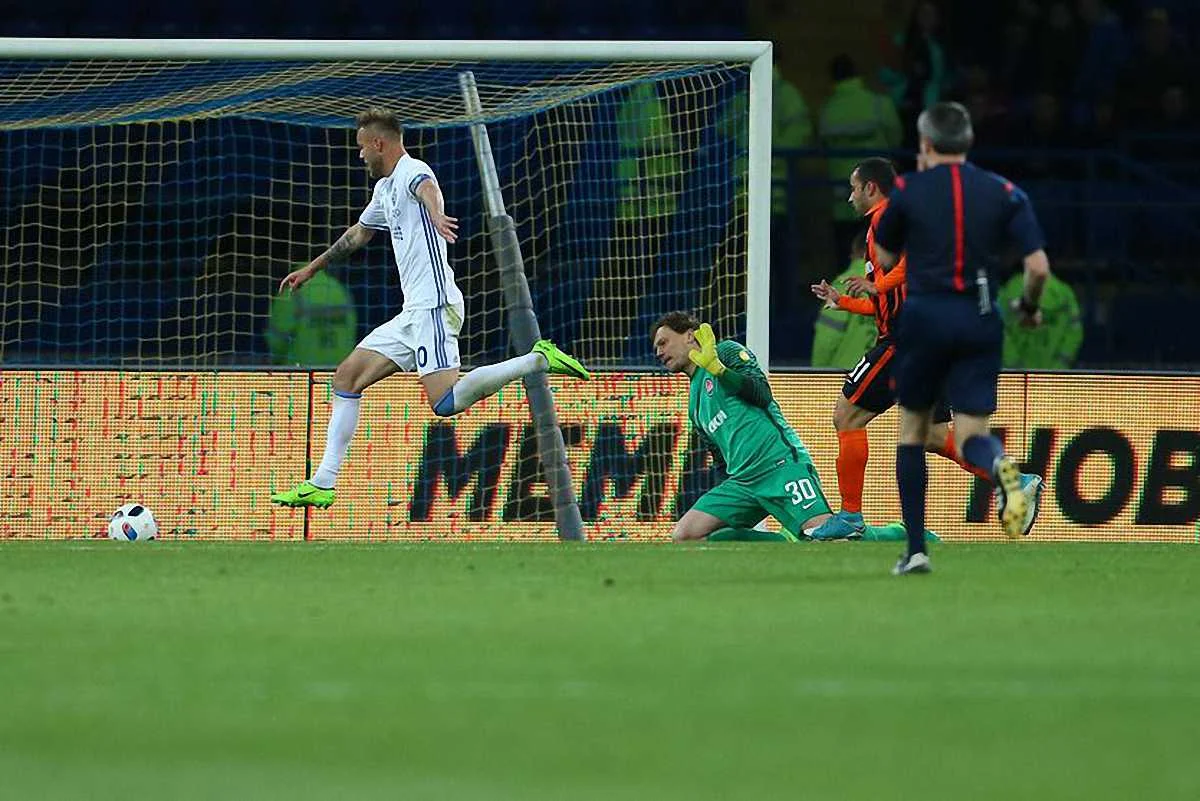 Ярмоленко проти Шахтаря / фото Олександр Осипов