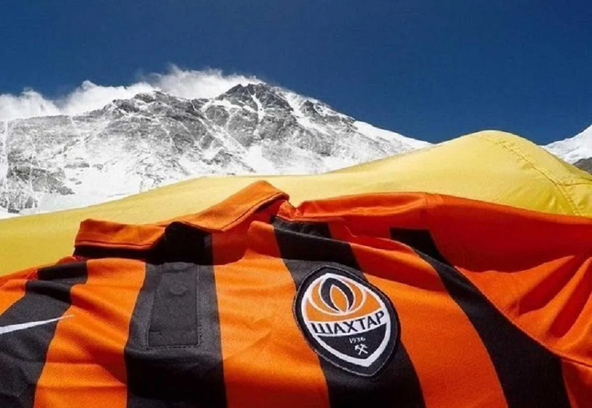 Футболка Шахтеря на Эвересте / ФК Шахтер