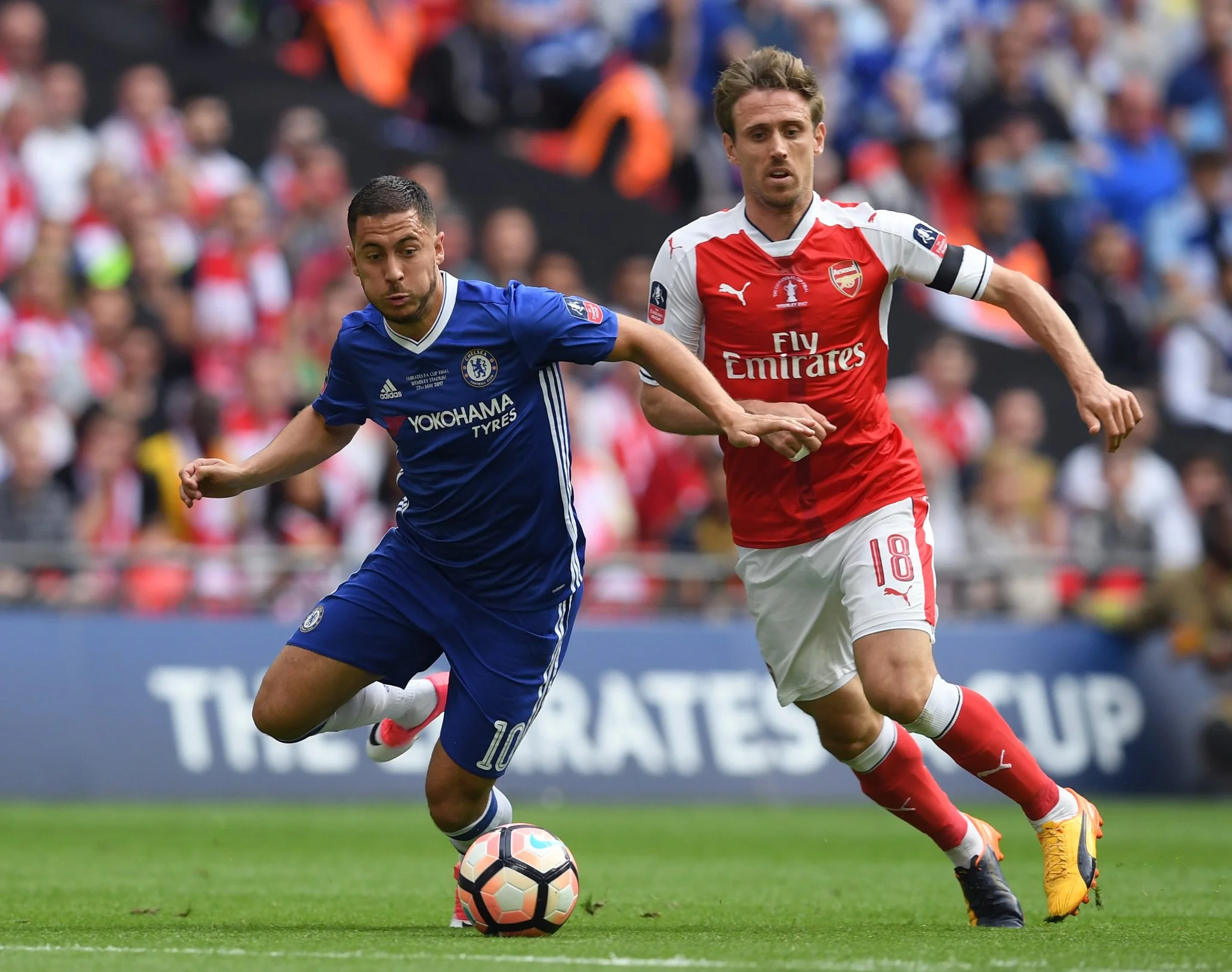 Арсенал – Челси – 2:1. Азар против Начо Монреаля / Твиттер ФК Челси