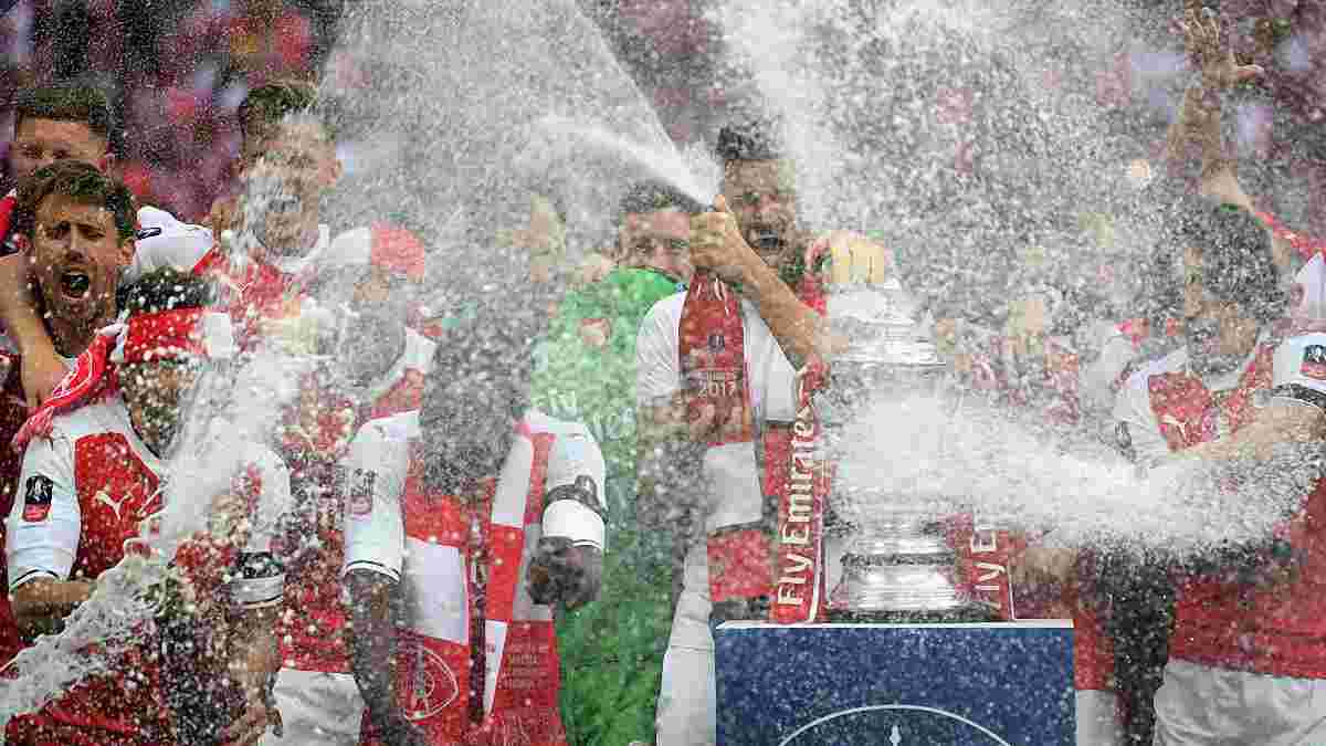 Триумфальное награждения Арсенала в честь победы в Кубке Англии