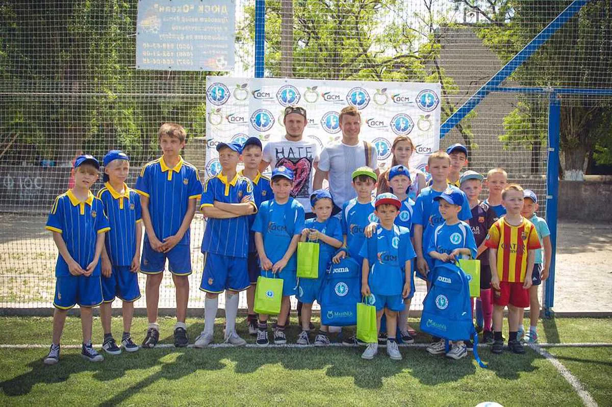 Зозуля та Ротань з юними футболістами / Фейсбук