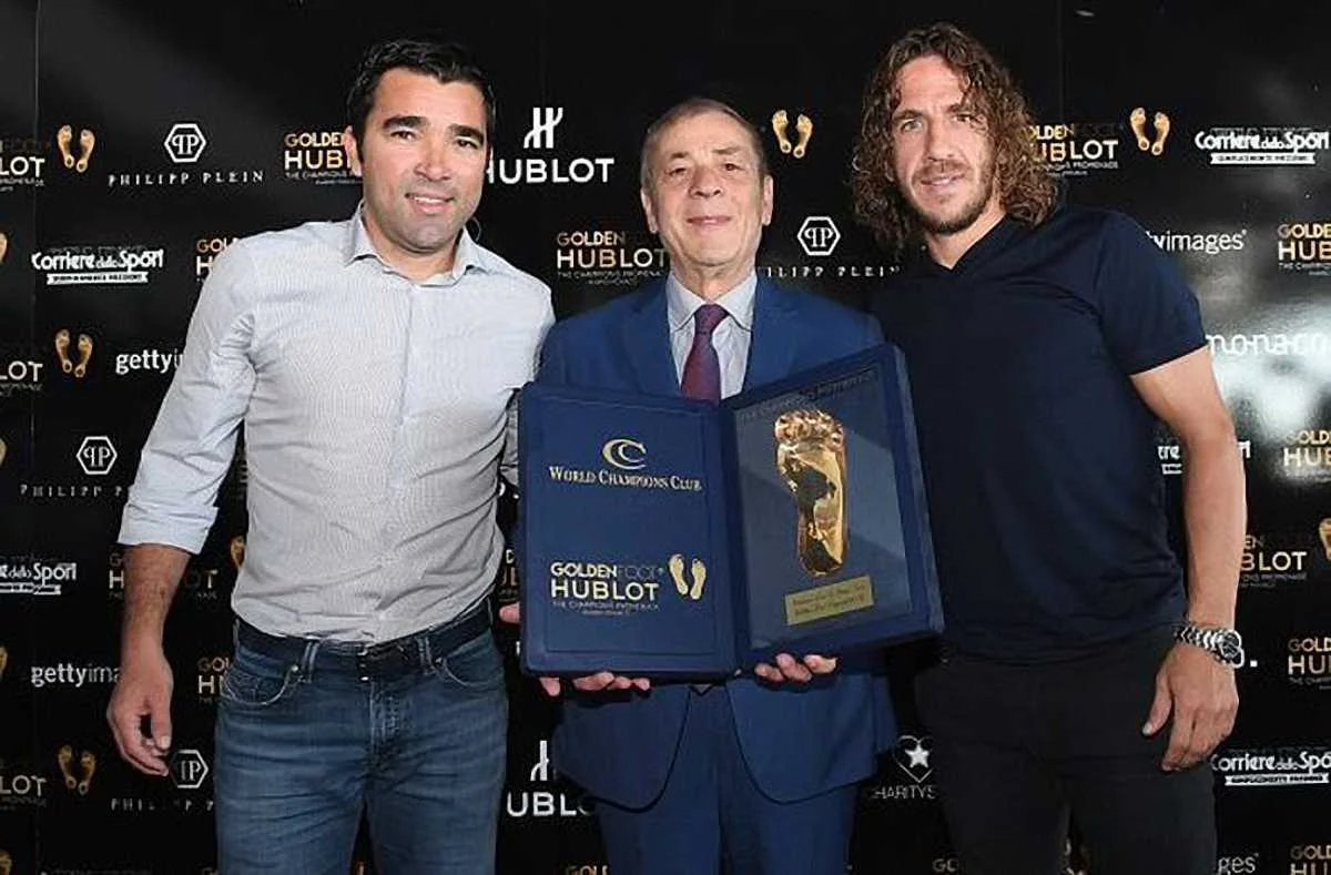 Деку (зліва)