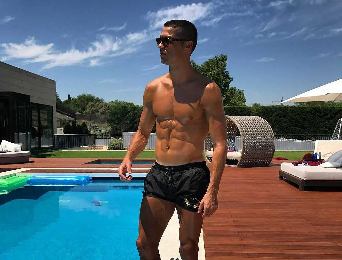 Кріштіану Роналду релаксує по-чемпіонськи