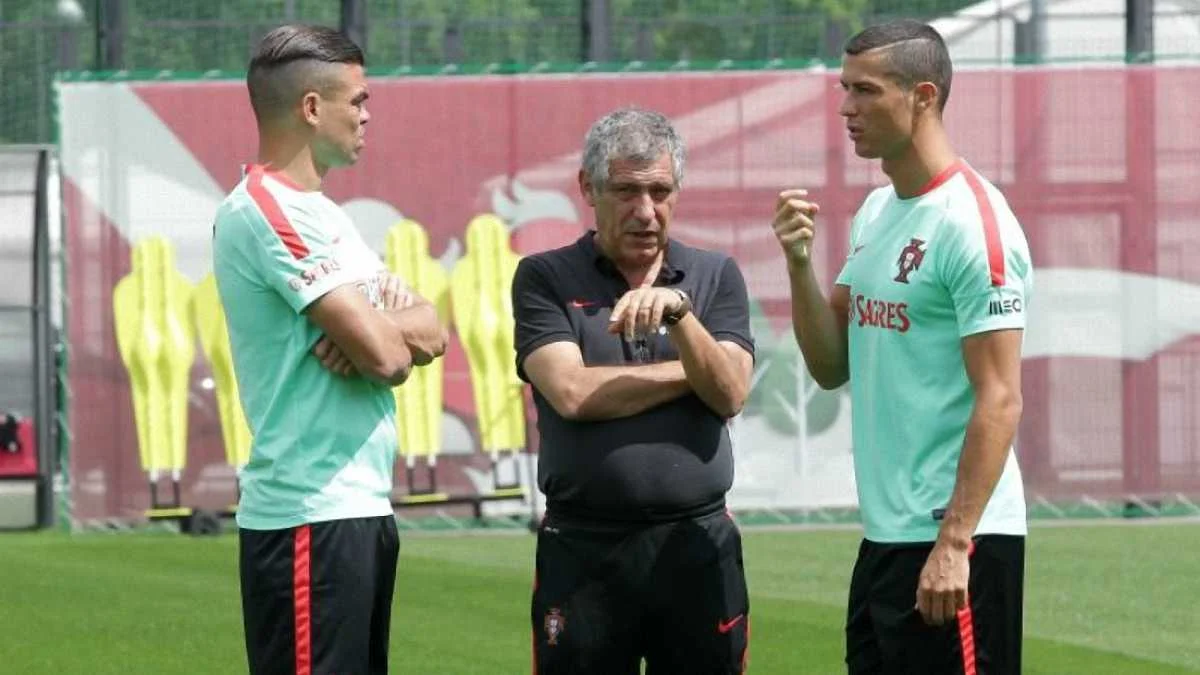 Кріштіану Роналду з Пепе і Фернанду Сантушем / Getty Images