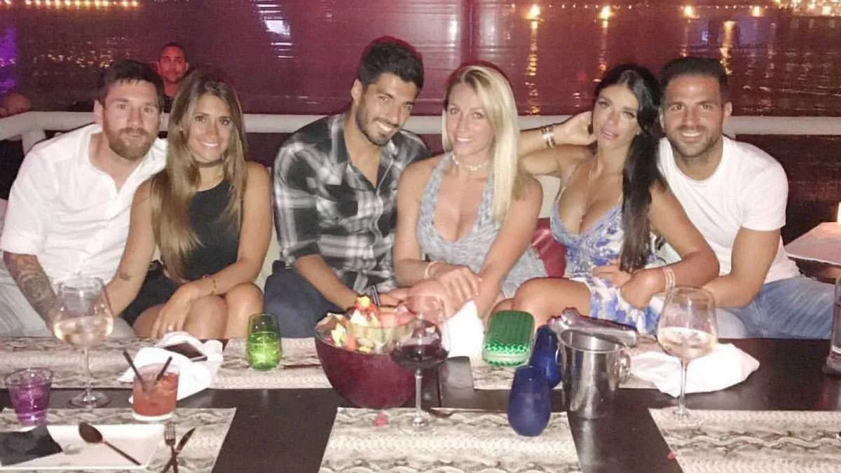 Ліонель Мессі, Луїс Суарес і Сеск Фабрегас з коханими на Ібіці