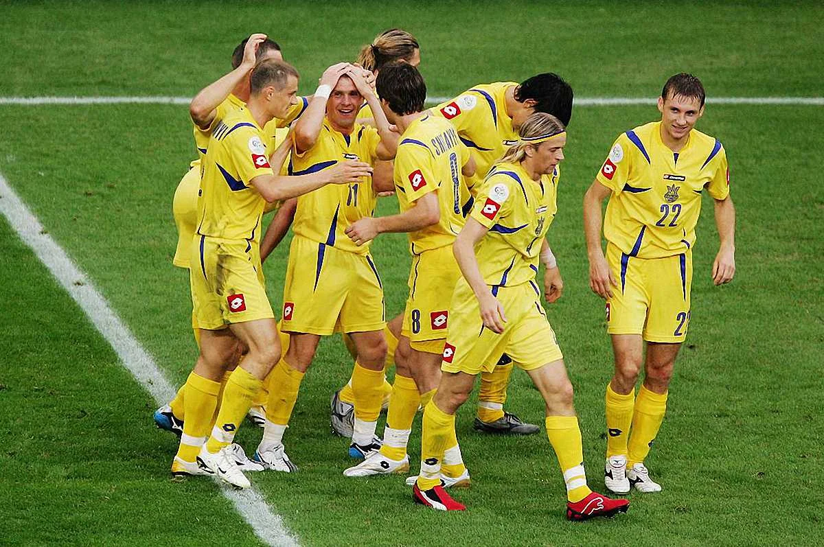 Збірна України святкує гол Реброва