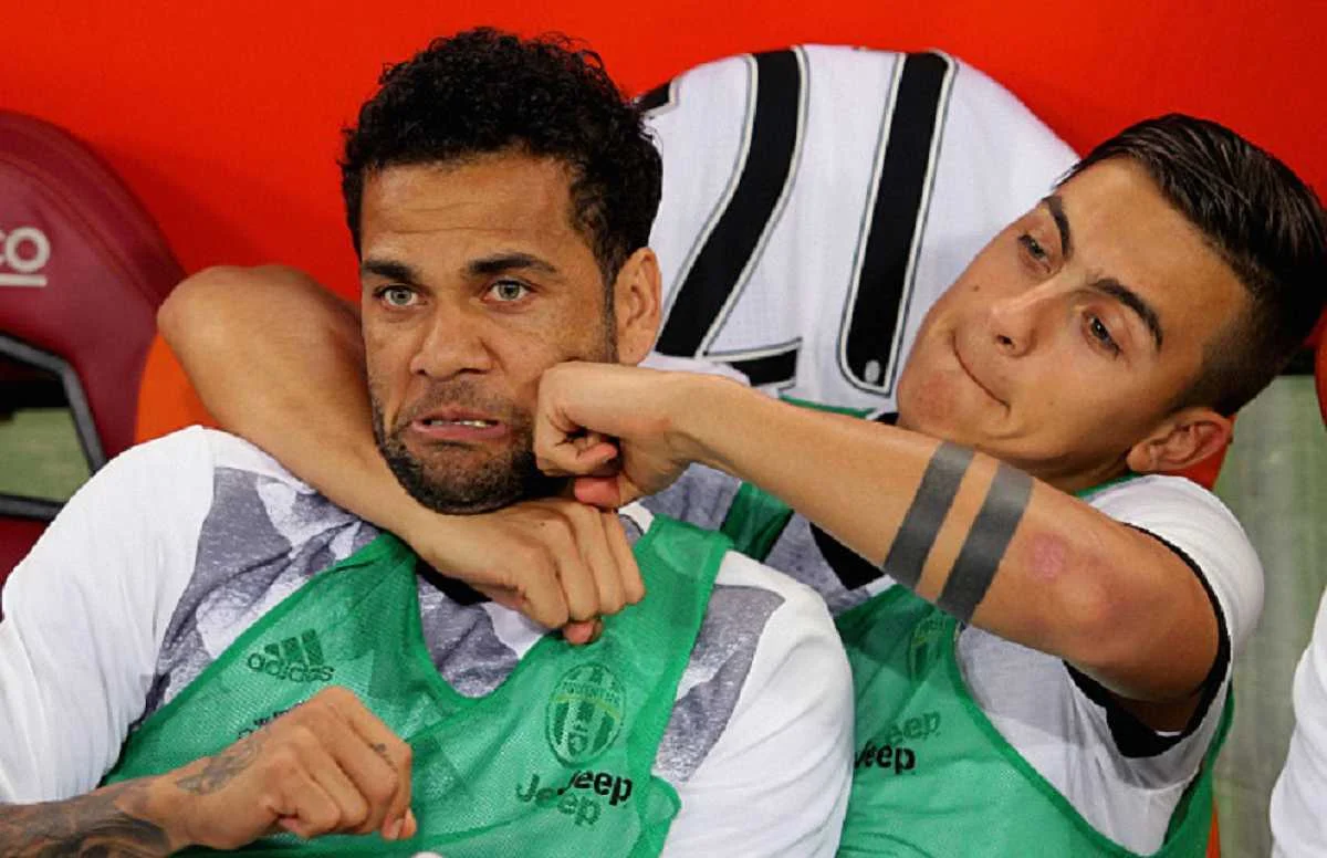 Алвес и Дибала успели сдружиться / Фото Getty Images