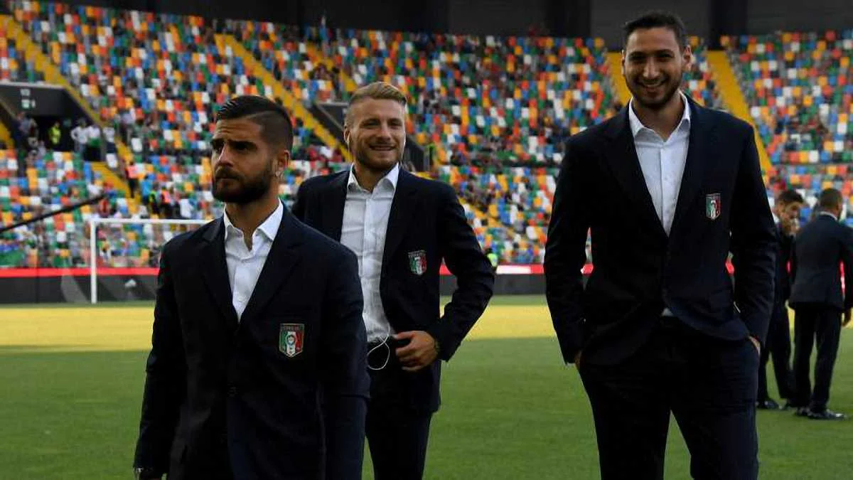 Джанлуиджи Доннарумма (справа)