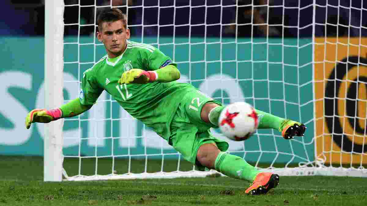 Голкипер Германии U-21 Поллерсбек благодаря шпаргалке парировал удары англичан в серии пенальти на Евро-2017