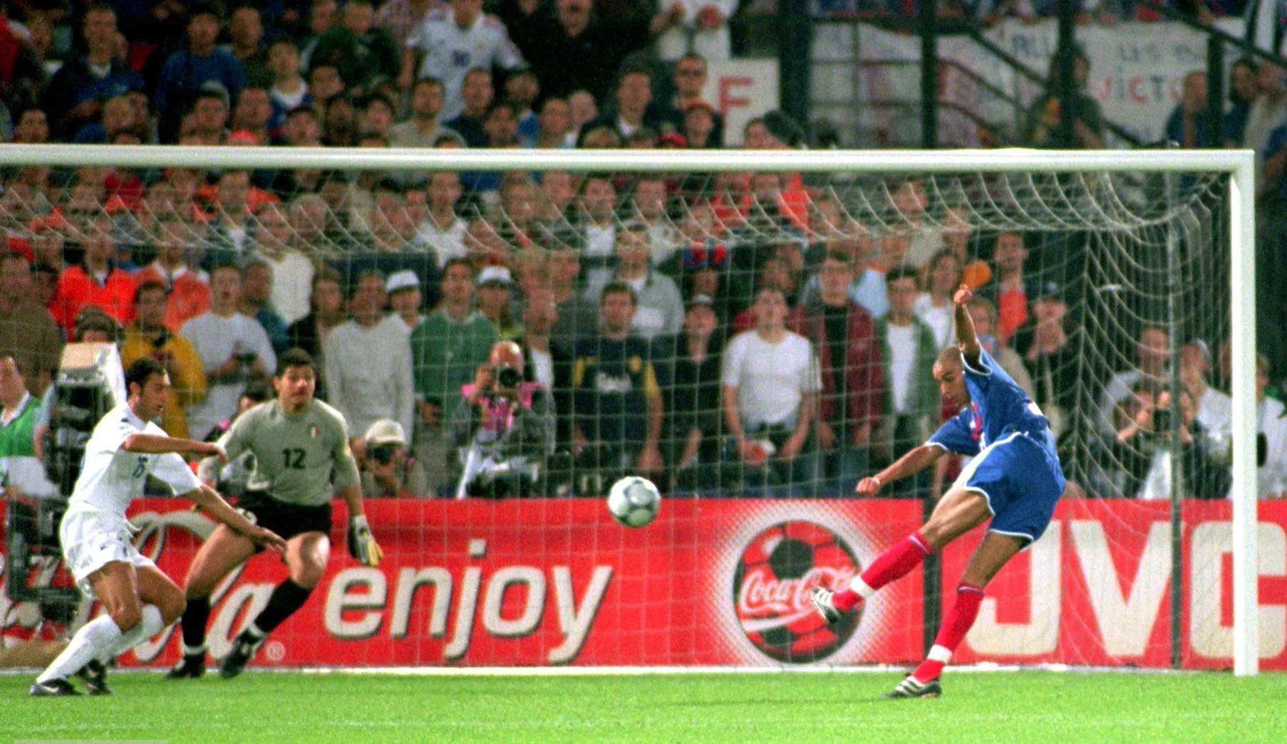 Давид Трезеге забил решающий гол Евро-2000