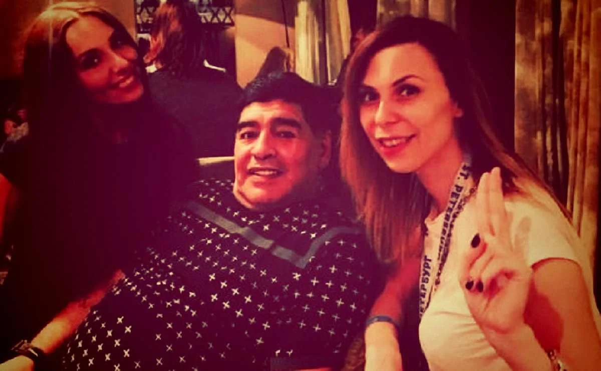 Дієго Марадона ще не здогадується, що йому дадуть відкоша