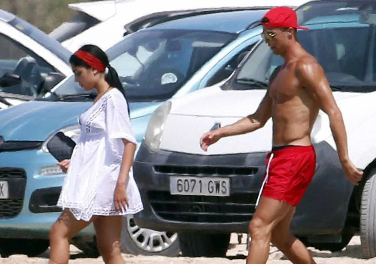 Криштиану Роналду и его, предположительно, беременная Джорджина Родригес