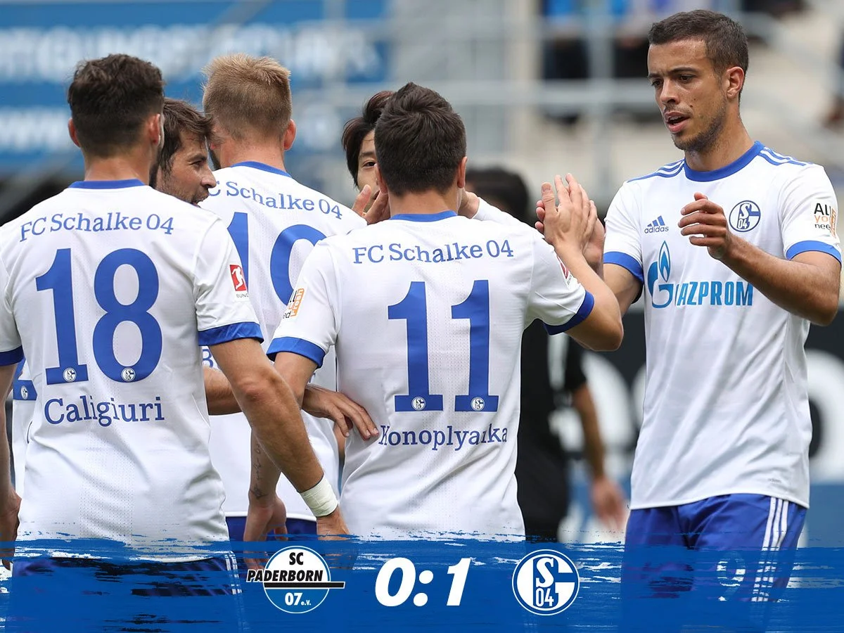 Евгений Коноплянка получает поздравления от партнеров