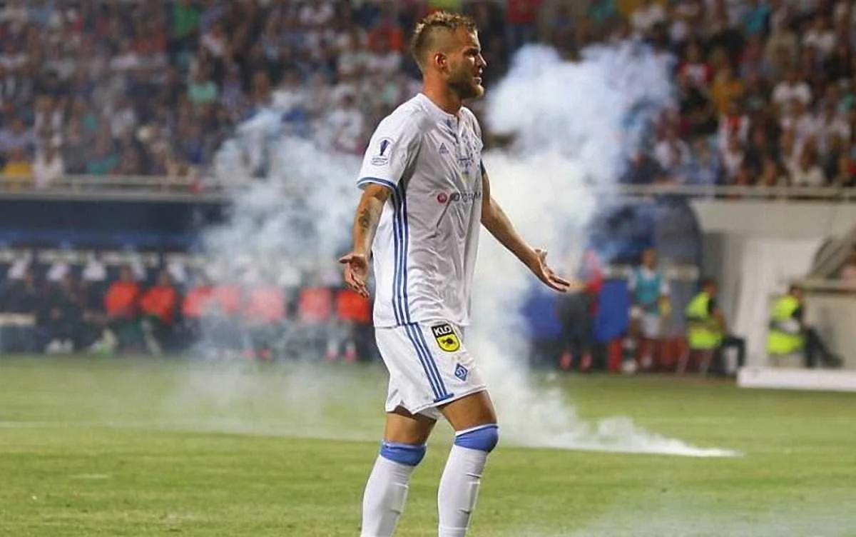 Андрій Ярмоленко заспокоює фанатів / фото ФК Динамо Київ