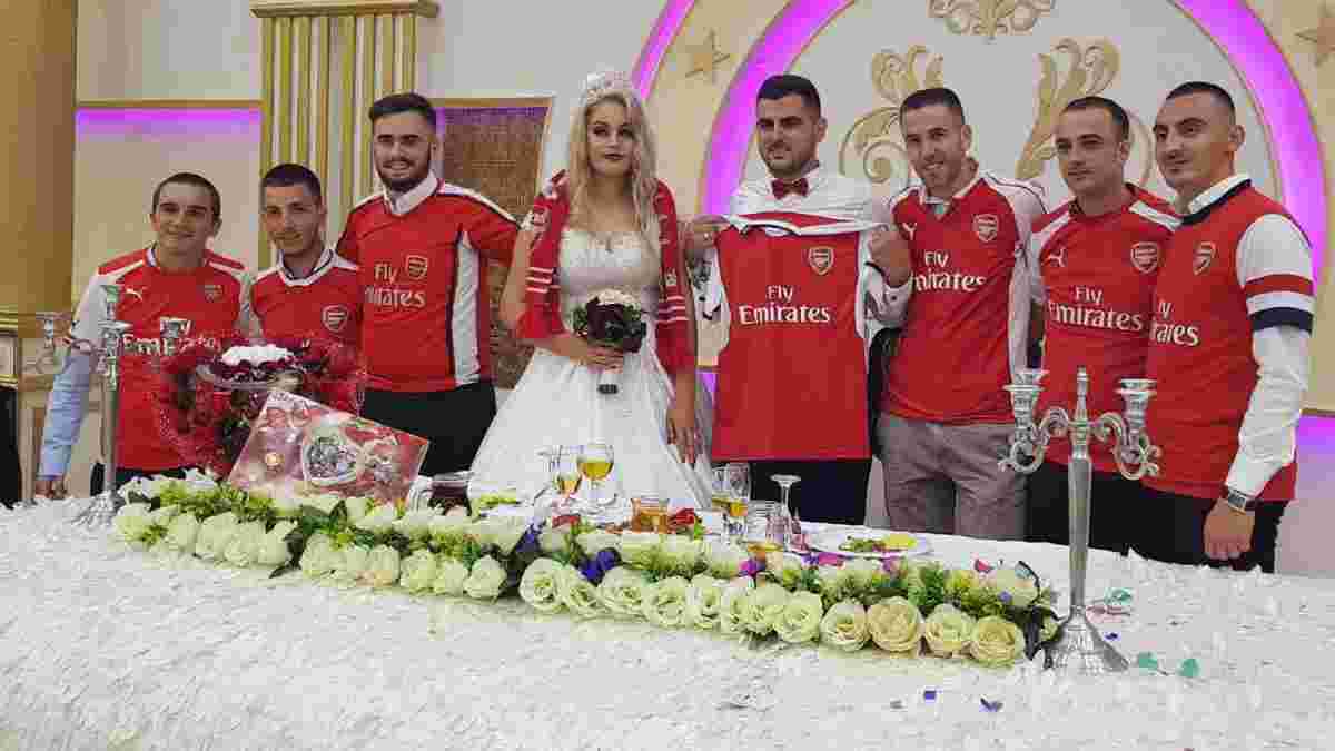 Фанат у Косово влаштував весілля у стилі Арсенала, шокувавши наречену