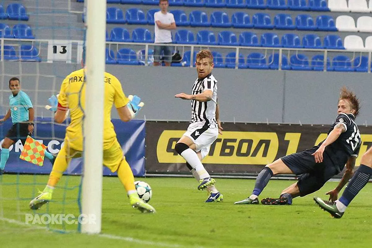 Энрике сравнивает счет