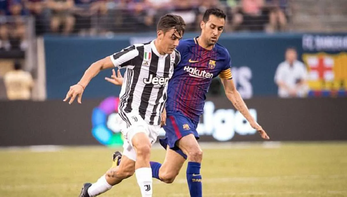 Дибала у матчі проти Барселони / getty images