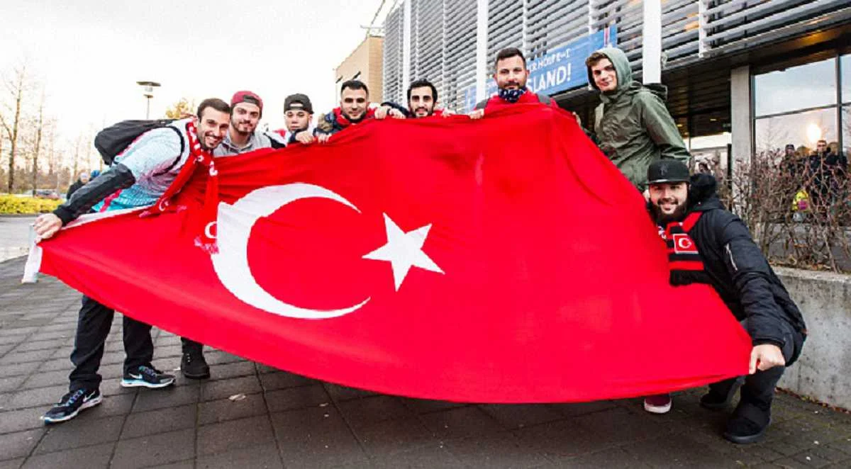 Фанати збірної Туреччини / Getty Images