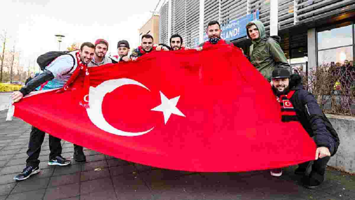 Турция оштрафована за поведение своих фанатов во время матча с Украиной