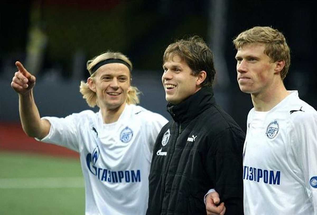 Владислав Радимов (в центре) рядом с Тимощуком