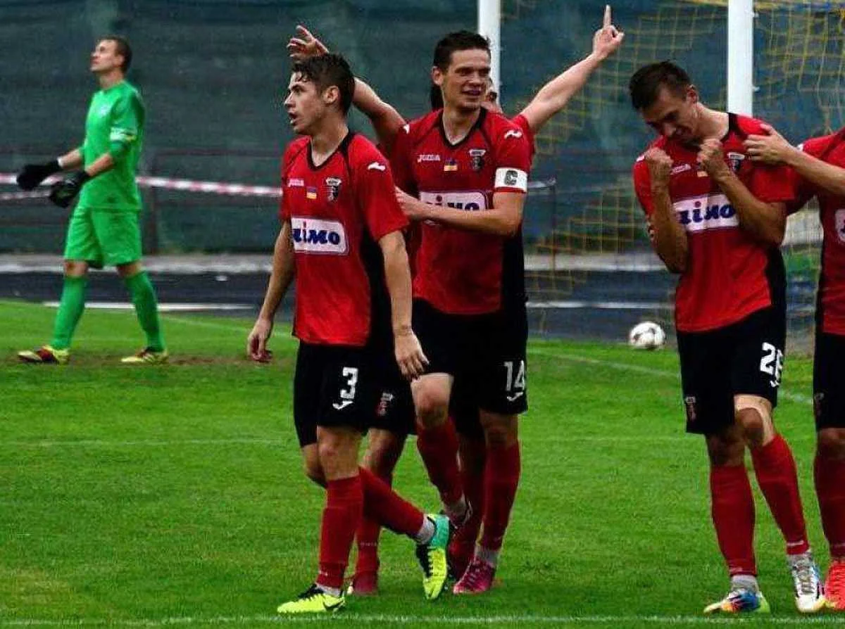 Гравці Вереса святкують забитий гол