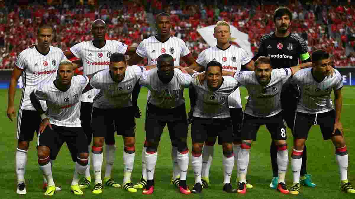 Фанаты бросили нож на поле в матче за Суперкубок Турции Бешикташ – Коньяспор