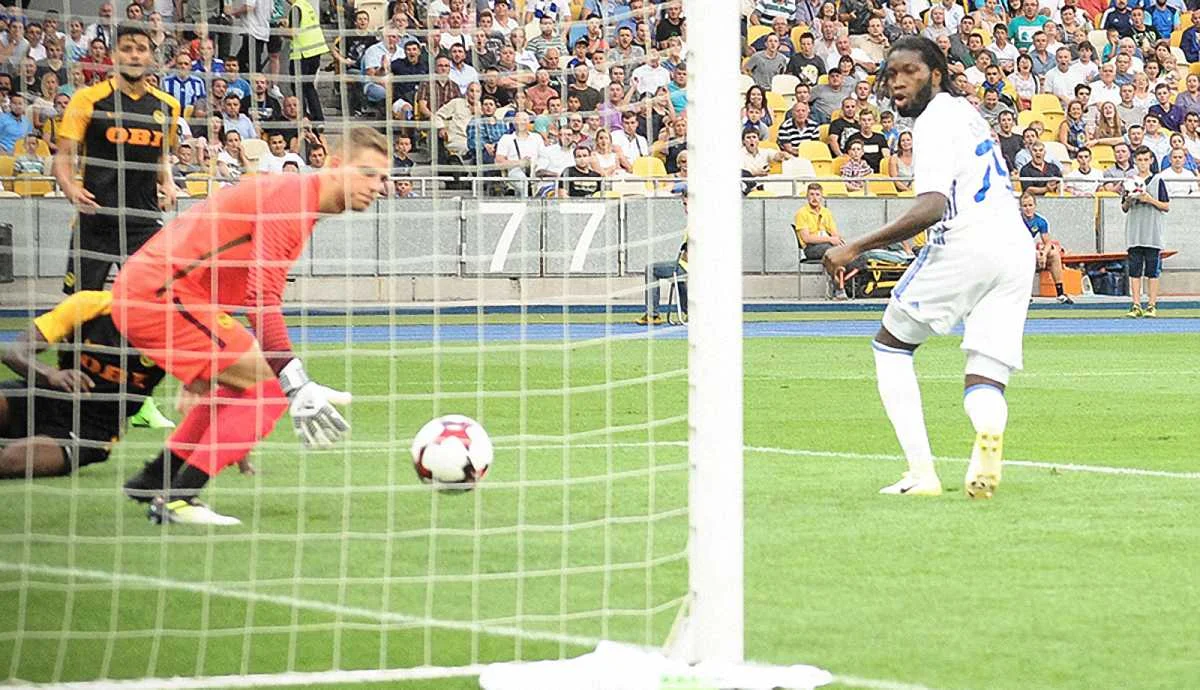 Гол Дьємерсі Мбокані у ворота Янг Бойз. Фото: Футбол 24