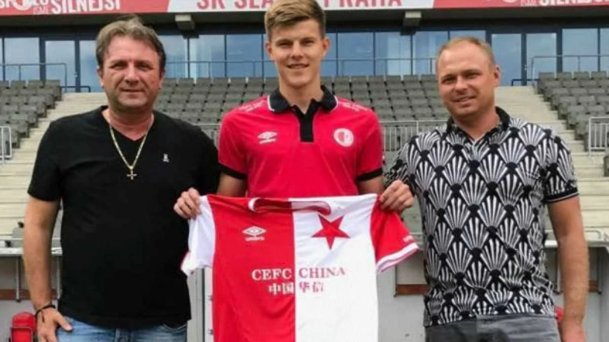 Едуард Соболь у Славії