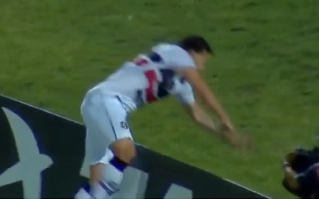 Андре не смог перепрыгнуть рекламный щиток