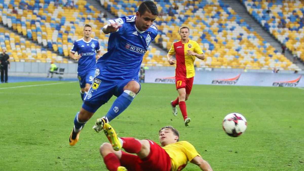 Дерлис Гонсалес против Зирки / фото ФК Динамо Киев