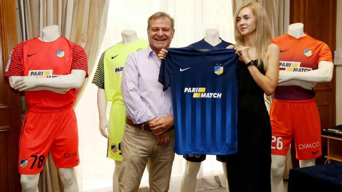 Ірина Курочкіна з представником АПОЕЛа