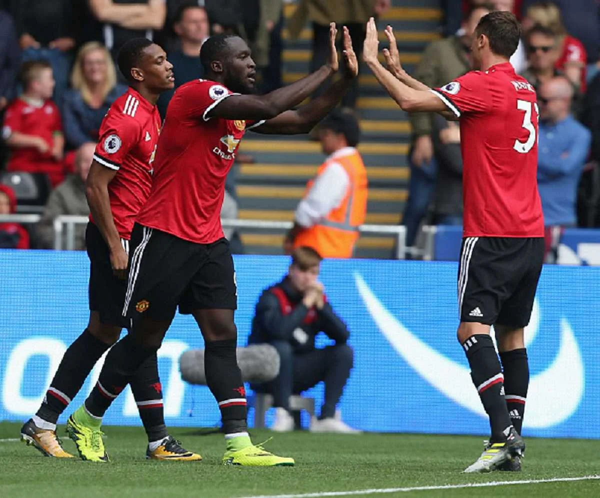 Лукаку принимает поздравления / Getty Images