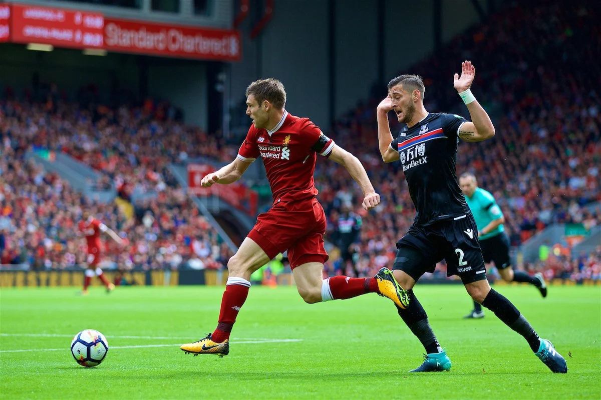 Милнер против игрока Кристал Пэлас