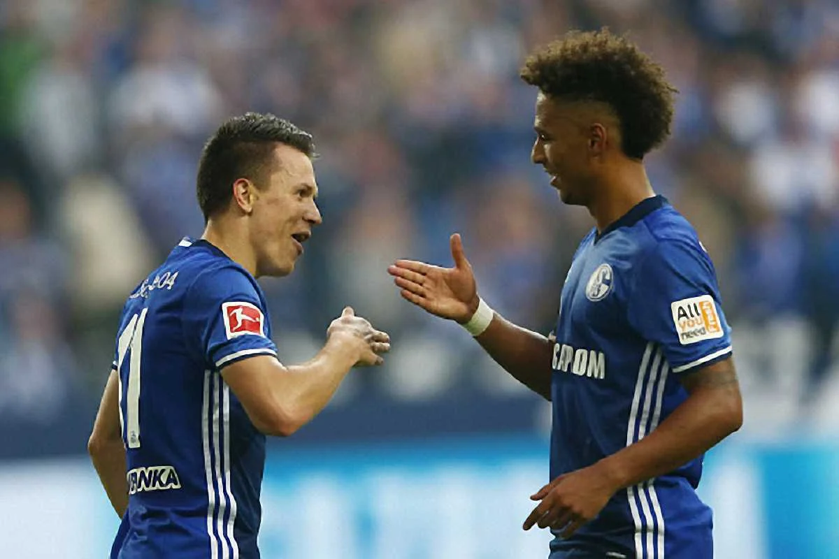 Евгений принимает поздравления / твиттер Шальке