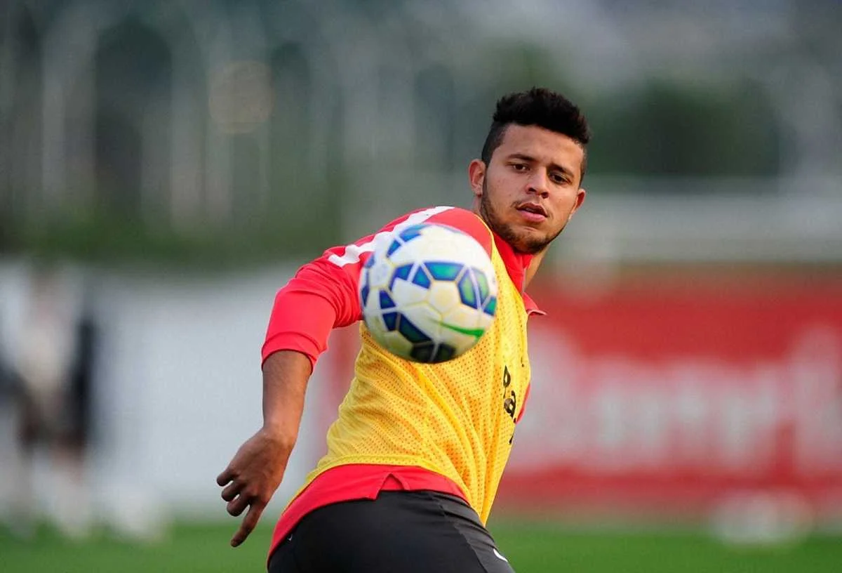 Бруно Байо / Соцмережі