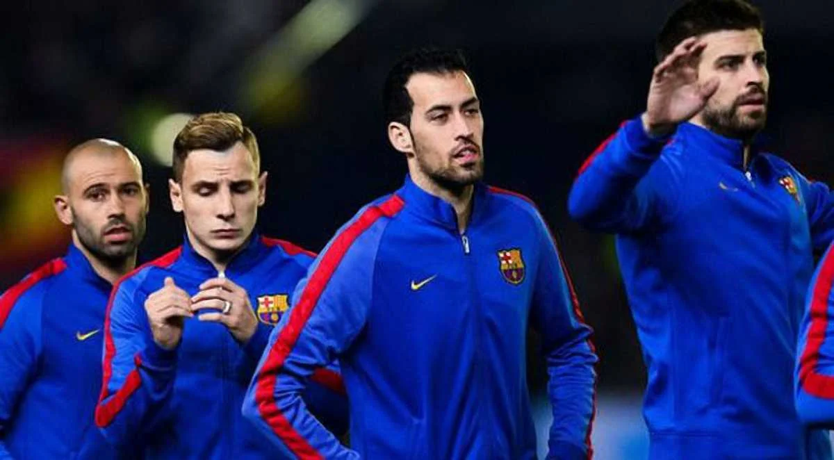 Люка Динь (второй слева)