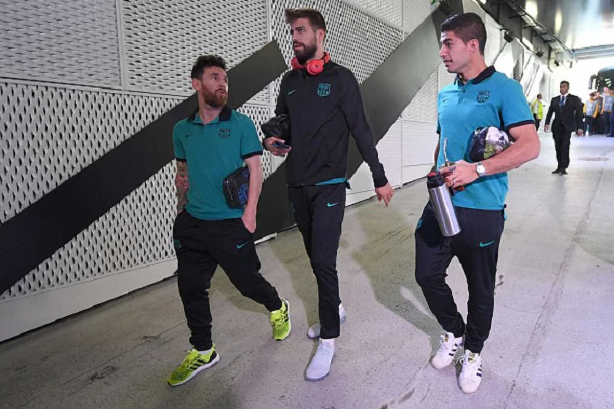 Месси потролил Пике