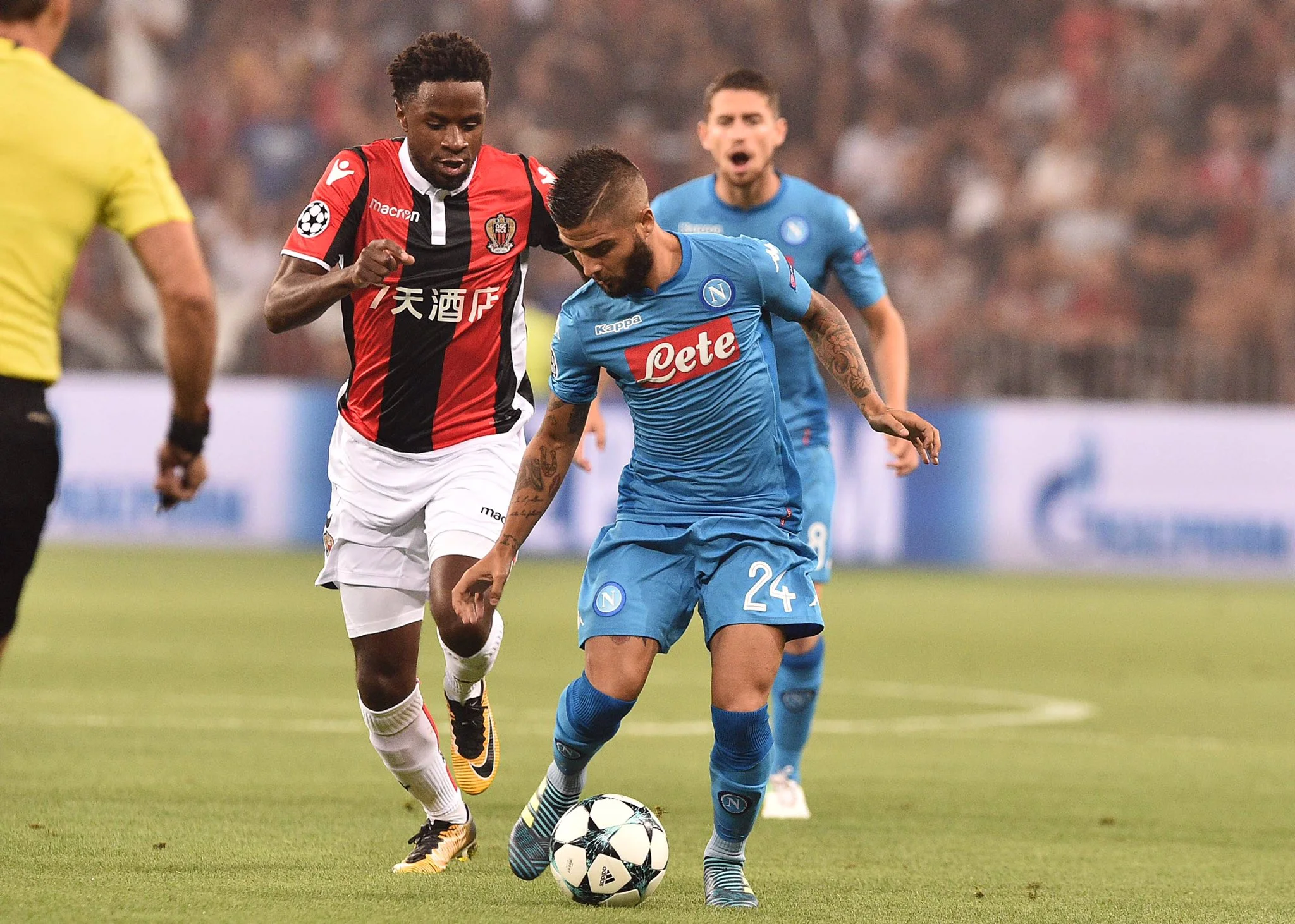 Інсіньє обігрує гравця Ніцци