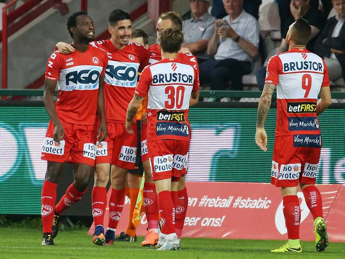 Євген Макаренко радіє з партнерами