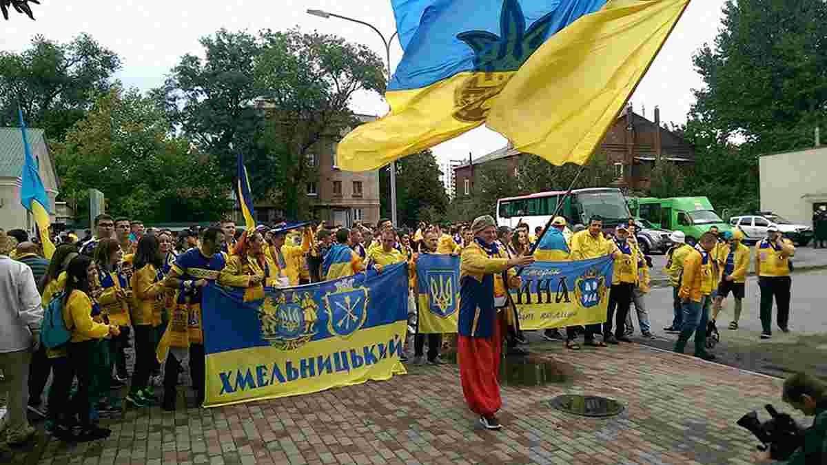 Фанаты сборной Украины провели марш в Харькове перед матчем с Турцией