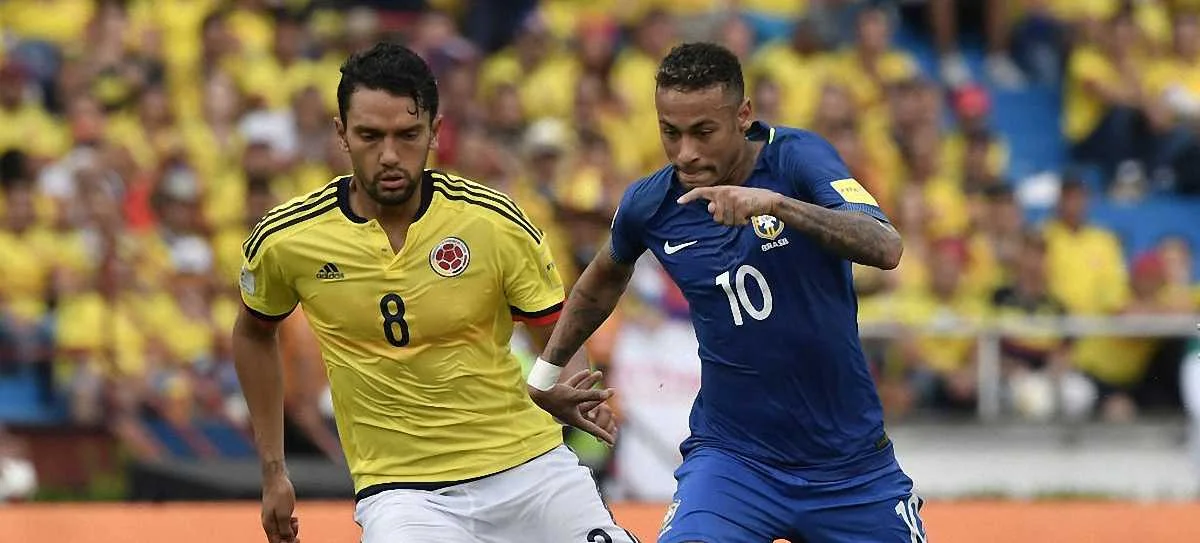 Неймар в борьбе с Агиларом / getty images