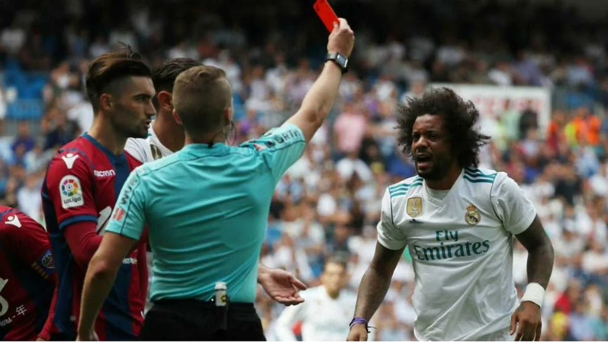 Марсело отримав червону картку