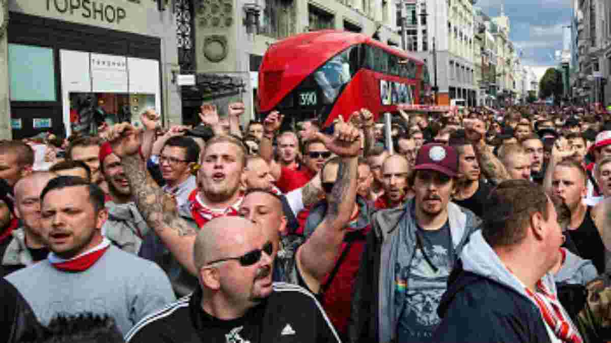 Фанаты Кельна провели впечатляющий марш в Лондоне перед матчем с Арсеналом