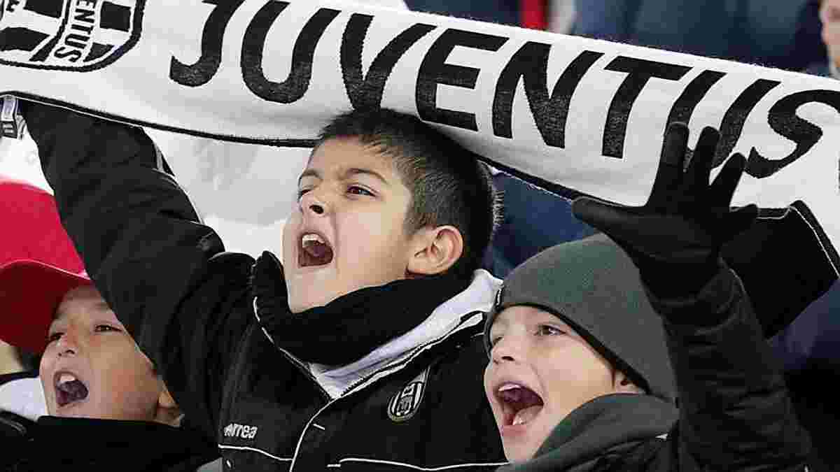Маленький фанат Ювентуса яскраво відреагував на подаровану футболку Інтера на день народження