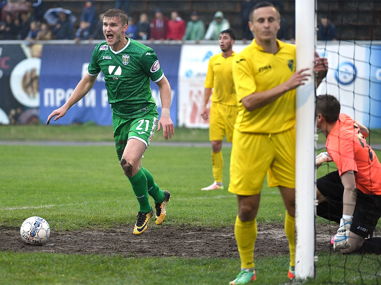 Александр Гладкий (слева) / фото ФК Карпаты