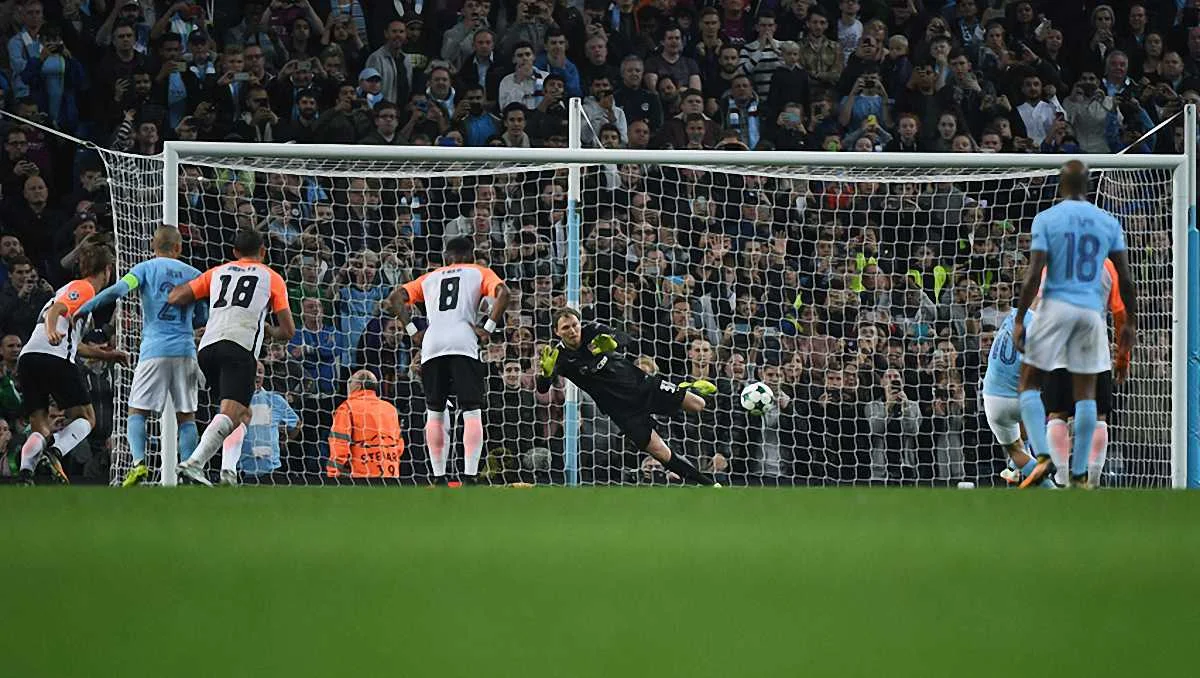 Андрій Пятов відбиває удар Серхіо Агуеро / ФК Шахтар